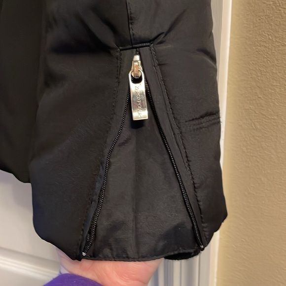 Women’s Zero Xposur snow coat. Medium w/detach hood expandable sleeves​​​​​​​​ - Picture 5 of 10